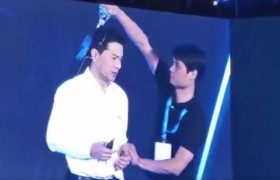 泼水李彦宏者被带走是咋回事？泼水者是谁目的是什么是想出名吗