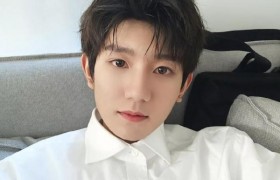 王源晒家乡落日余晖，抽烟事件后首现身