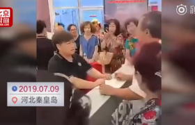 4S汽车店广告单少打个万字大爷拿13元买车小视频是真的假的炒作吗