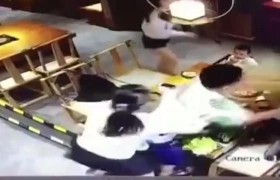 滚烫火锅泼妻子同学是什么原因怎么回事什么事情引起的？