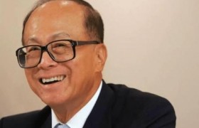 网友偶遇李嘉诚，低调的大佬身体都很好