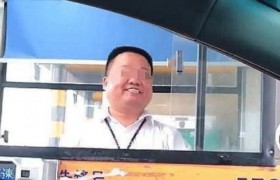 职业假笑收费员报警是什么原因为什么要报警火了应该偷笑吧