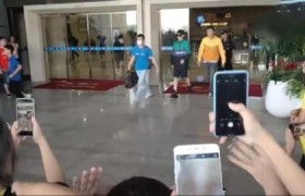 李易峰剃锅盖头，还以为是剃光头呢