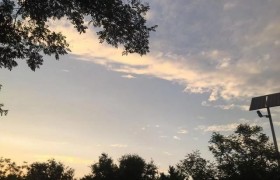 雨后北京上空现彩虹，北京人有多久没见过彩虹了？