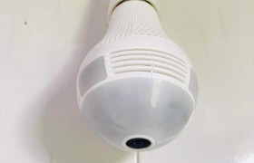 浴室惊现摄像头，偷拍者竟然是每个月都要收一次钱的他