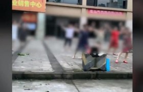 音箱放歌对抗广场舞，广场舞大妈为什么这么招人恨没人管！