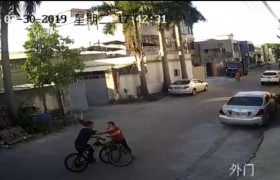 保时捷女自行车版事件还原，拿女子是谁为何这么嚣张？