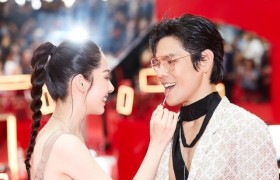 向佐郭碧婷互擦口红秀恩爱，这俩二货能不能别老买热搜霸头条