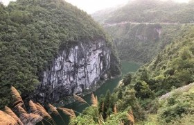 认出女友鞋但救不回是怎么回事？屏山风景区爆发山洪躲避事件