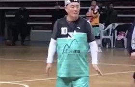 赵本山戴发带打篮球，近况身体倍儿棒
