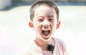 陈小春儿子近照曝光长得跟陈小春很像