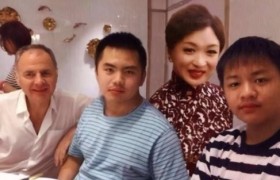 金星长子首曝光长的啥样，金星儿子的性取向和金星一样吗