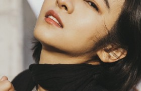 小斯琴高娃南吉外号来由是啥，是斯琴高娃的亲生女儿吗