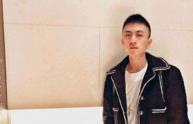 秦奋老爸是谁干什么家庭背景身价多少亿比王健林还有钱吗