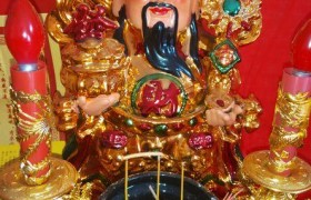 给财神爷上香需要注意什么什么时间上香好一般是上几根香