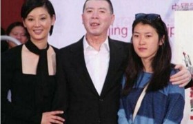 冯思羽是冯小刚徐帆的亲生女儿吗？冯小刚为何脸上有白斑