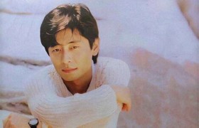 王杰2001年后嗓子变了谁下的毒，是真的有人给王杰水里下毒吗