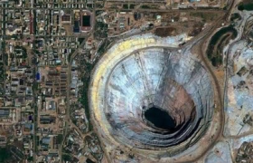 地球一直挖下去是什么东西？地球可以挖穿吗？