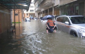 遇到大暴雨洪水怎么逃生，暴雨来临的避险自救攻略