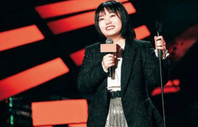 杨子直播间曝黄圣依有脚臭是真的假的，黄圣依有香港脚有狐臭吗？