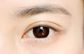 眉毛太少了怎么变浓密变黑，化妆方法和食疗方法了解一下！