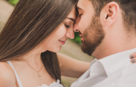 男生谈恋爱不公开是什么意思心里是怎么想，这样的爱情还需要继续吗