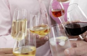 一天多少酒不伤身体不算过量，酒精量25克相当于多少的啤酒白酒？