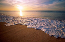 地球自转水为什么掉不下去？地球是圆形的吗地心引力是什么？