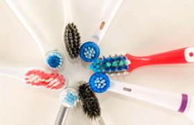 成人牙刷多久更换一次比较好，长期不换牙刷有什么坏处吗？