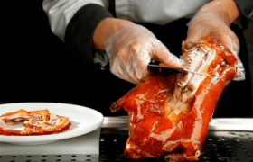 去北京旅游一定要吃的小吃有哪些，北京豆汁为何这么难喝还有人喝