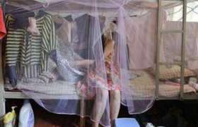 跟一对夫妻合租房子不隔音，这样的事情在打工人里很常见也很尴尬