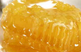 蜂蜜放时间长了会不会过期？一瓶开封的蜂蜜可以放多久？