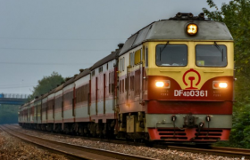 为什么火车靠左行驶地铁靠右（历史遗留原因）