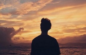 水仙男是啥意思啥梗有什么特征？水仙男是褒义词还是贬义词