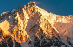 为什么珠穆朗玛峰每年都会升高?是什么原因怎么回事？