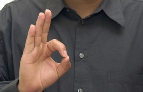 男子装聋作哑62年新闻事件是真的假的？老大爷这么能忍？