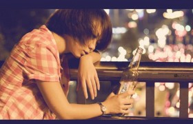 抖音歌曲歌词大意只剩下我独自在黑夜中在喘息是什么歌名谁唱的