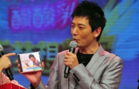 戴军老婆是黄小蕾是真的假的，戴军到底有没有结婚为什么一直单身