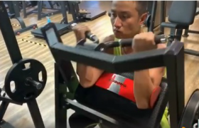 文章现身上海健身房撸铁表情凶狠是怎么回事有何不满吗准备复出拍戏？