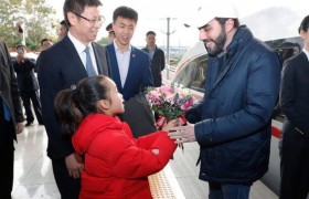 总统体验中国高铁感叹不可思议，中国高铁世界第一