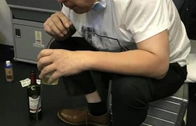 医生用嘴吸尿救人是真的吗是怎么回事为什么要吸尿得的啥病