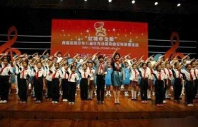 蔡徐坤鞠萍同台主持是怎么回事？蔡徐坤13岁童年照