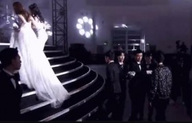 热巴上台险被绊倒是怎么回事是参加什么节目是炒作作秀吗