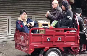 孟非郭德纲是怎么成为好朋友的？孟非因为郭德纲不惜得罪台领导