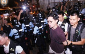 陈浩天等8人被香港警方拘捕，港独分子不戴口罩长这副丑恶嘴脸