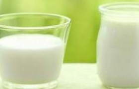 喝酒前喝牛奶能缓解酒醉没那么容易醉是真的吗喝酸奶还是牛奶