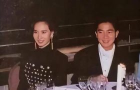 错过爱情的陈百强，在35岁自杀后，留下了孤独无助的母亲。